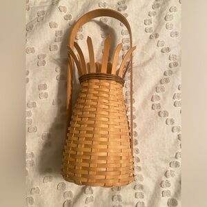 Pineapple shape basket with glass insert